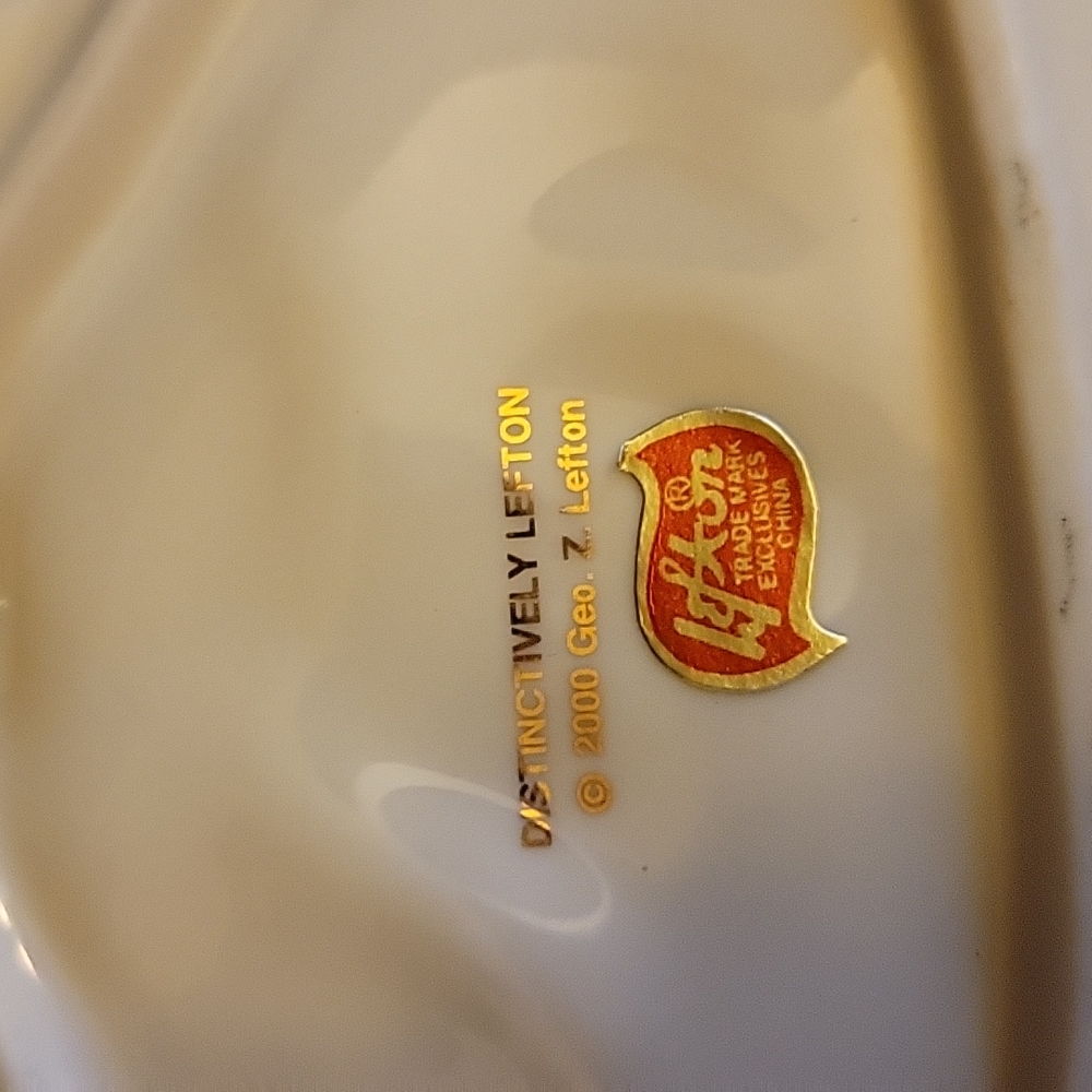Lefton Distinctively Lefton Santa Claus plate white gold trim 9"x8.5" Excellent… - Picture 3 of 4